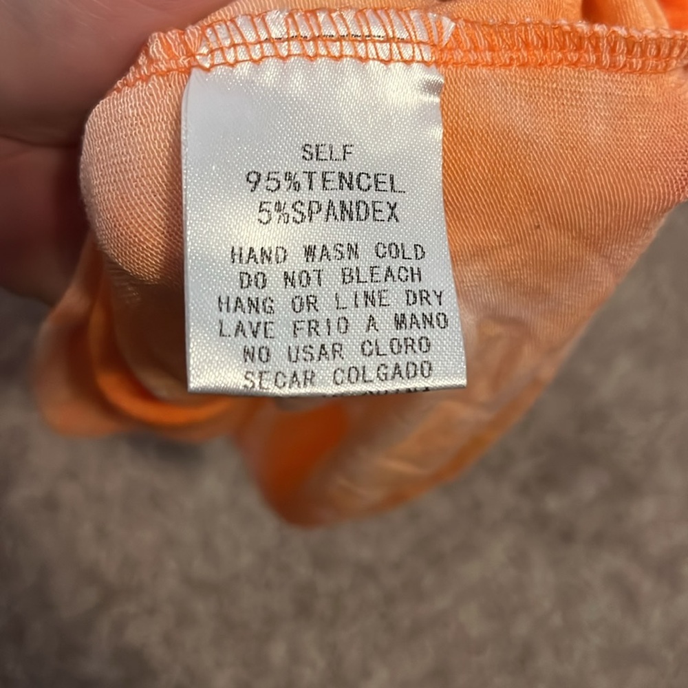 Orange tank!! 🧡 - Picture 4 of 5